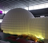 Desain Baru Outdoor Giant Igloo LED Tenda Dome Inflatable dengan 2 Pintu Masuk Terowongan Acara untuk pesta