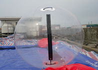 Bola Inflatable Transparan Berjalan Di Atas Air