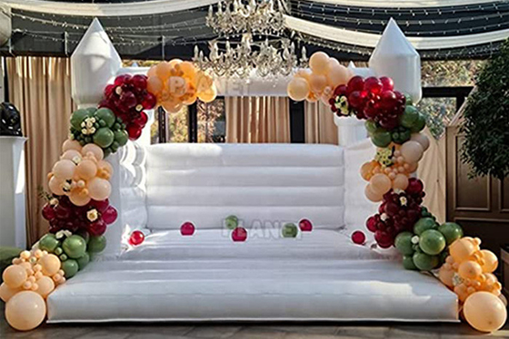 White Inflatable Wedding Castle 13ft X 11.5ft X 10ft Pesta Luar Istana Goyang Dewasa