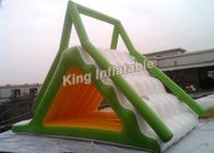 Tahan lama 0.9mm PVC Anak Tiup Air Slide / Gunung Es untuk Laut atau Kolam renang