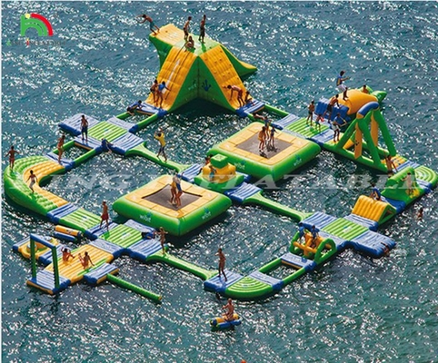 Taman Air Besar Peralatan Taman Air Inflatable Terapung Taman Air Inflatable Disesuaikan