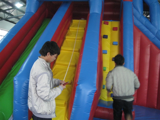 Garis ganda mengakomodasi banyak orang kecil atau besar ukuran penuh Jumbo Water Slide Inflatable Bounce