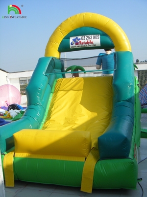 Kursus Hambatan Inflatable Komersial Kursus Hambatan Inflatable Dengan Slide Kursus Hambatan Inflatable Castle