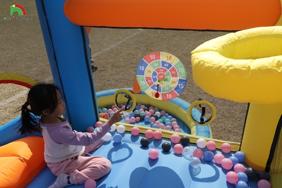 Anak-anak Bounce House Combo Partai Toddler Bouncy Castle dengan Slide Pool Basket Dartboard Trampoline