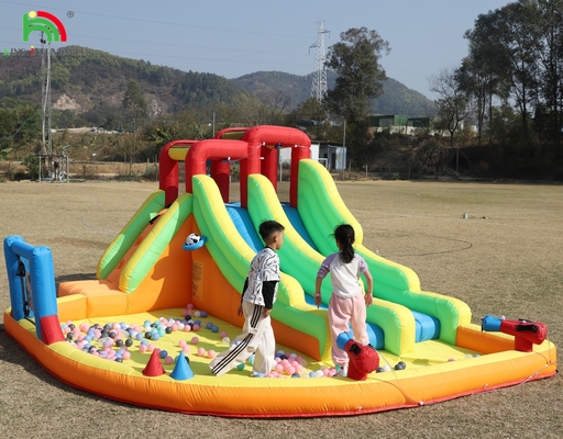 Bouncer Inflatable Combo Bounce House Double Lane Water Slide Inflatable Dengan Kolam Air Trampolin Menembak Net Basket Mendaki