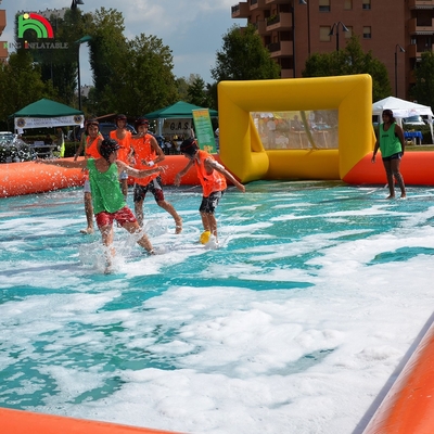 Pabrik disesuaikan PVC Inflatable Football Playground Inflatable Football Field untuk permainan olahraga di luar ruangan