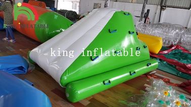 Inflatable Mini Iceberg Untuk Taman Air Dengan Slide Hijau Dan Putih