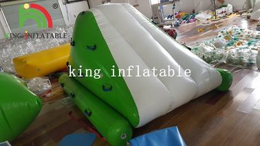 Inflatable Mini Iceberg Untuk Taman Air Dengan Slide Hijau Dan Putih