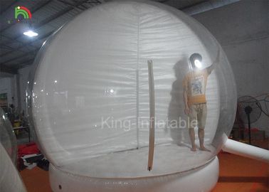 Orang Yang Jelas Di Dalam Bola Salju Tiup Untuk Iklan Bahan Nylon 210D