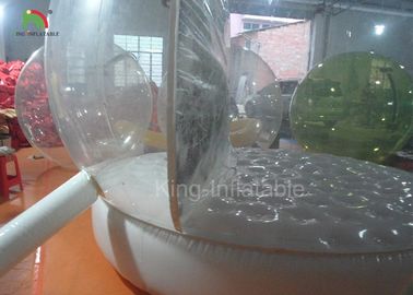 Orang Yang Jelas Di Dalam Bola Salju Tiup Untuk Iklan Bahan Nylon 210D