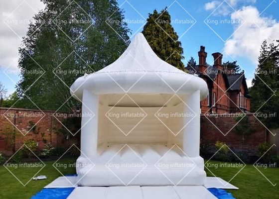 Outdoor White 4x3.5m Carousel Inflatable Bouncy Castle Untuk Penggunaan Pernikahan