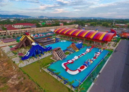 Taman Air Tanah PVC Tiup Dengan Kolam Renang Seluncuran Air