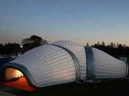Segitiga Inflatable Dome tiga pintu masuk Struktur Udara Raksasa Tiup