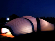 Segitiga Inflatable Dome tiga pintu masuk Struktur Udara Raksasa Tiup