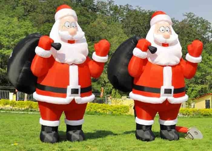 Meledakkan Santa Claus Dekorasi Natal Yang Hebat Halaman Belakang Luar Ruangan Santa Inflatable Yang Menyenangkan