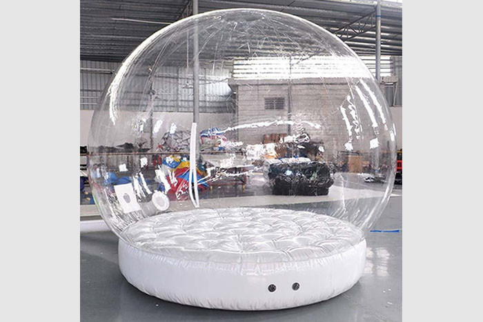 Inflatable Snow Globe Photo Booth Dengan Meniup Salju Lampu Led Ukuran Manusia