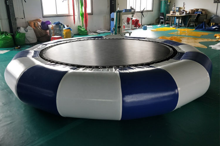 Dewasa 0.9mm PVC Custom Inflatable Floating Water Park Trampolin
